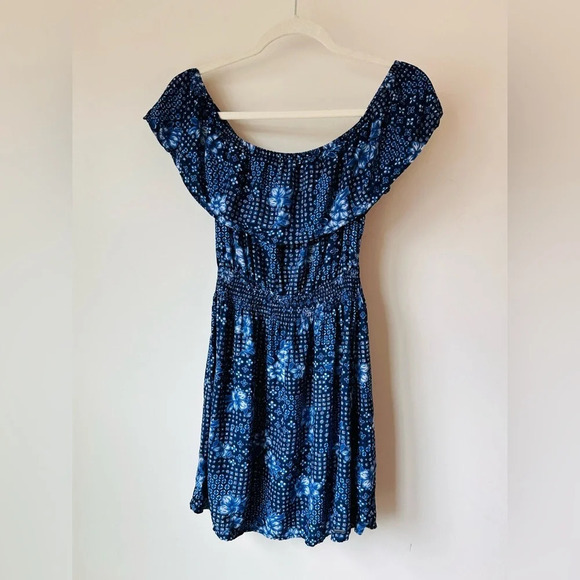 Hollister Dresses & Skirts - Hollister Off the Shoulder Dress - Size XS